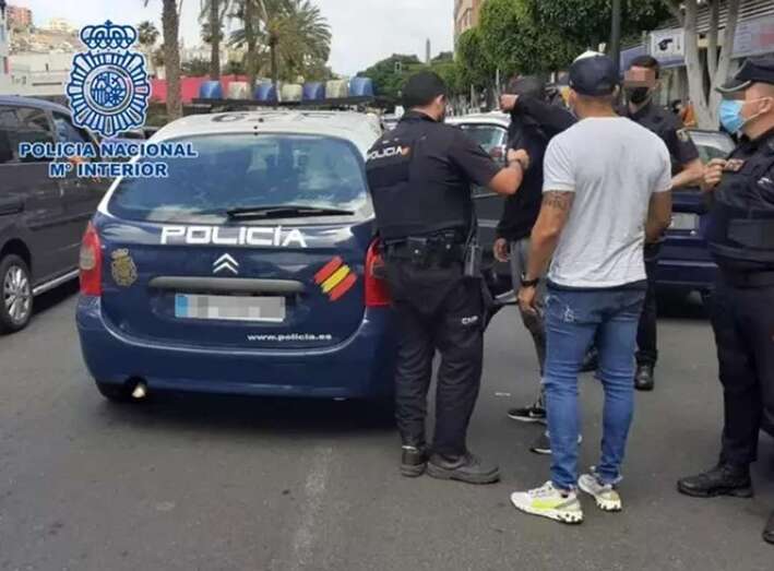 Agentes de la Policía Nacional en el momento de la detención de los jóvenes en la calle Tomás Morales de Las Palmas de Gran Canaria
